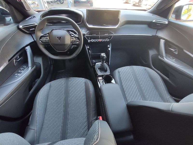 Peugeot 2008 (2026) ALLURE 1.2 TURBO 100k 2xkamera - fotka 2 z 27