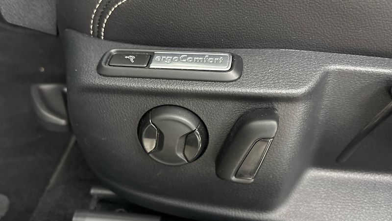 Volkswagen Passat 2.0 TDI DSG Elegance Variant - fotka 21 z 27