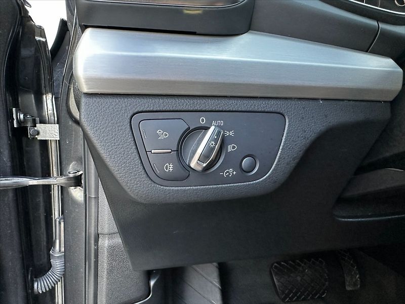 Audi Q5 2,0 TFSi 270kW-VIRTUAL-S Line - fotka 23 z 48