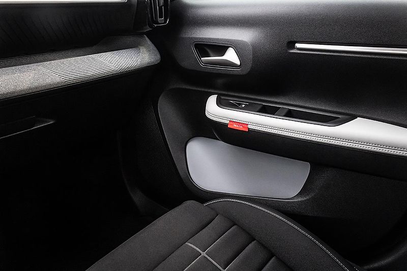 Citroën C3 (2026) 1,2 MAX Turbo benzín 100k+ ZIM - fotka 23 z 25