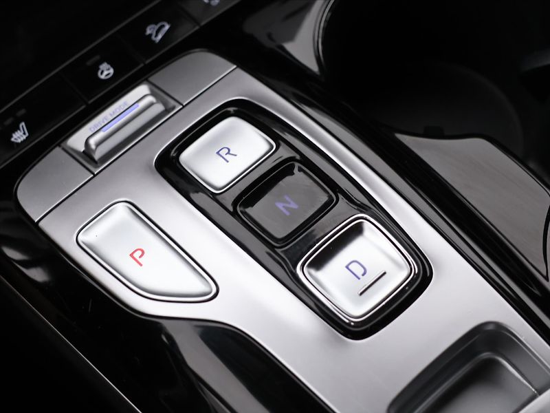 Hyundai Tucson 1,6 T-GDI HEV 169kW Comfort Za - fotka 26 z 34