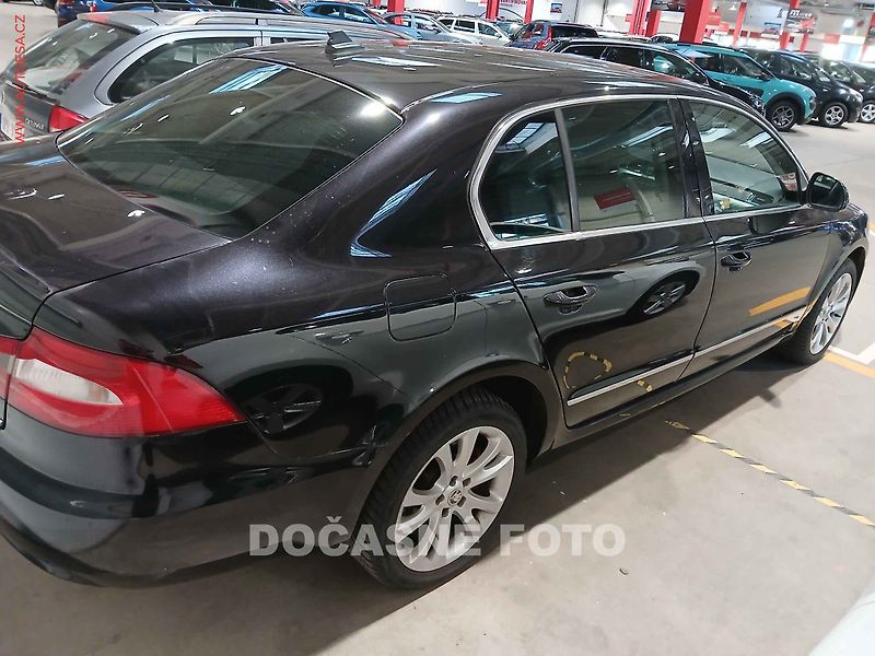 Škoda Superb (2008) 2.0 TDi - fotka 2 z 3