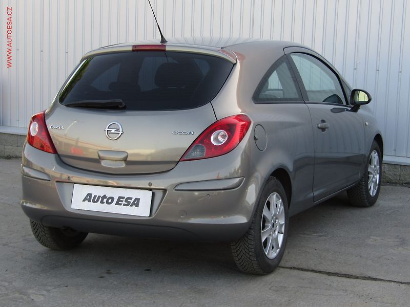 Opel Corsa (2012) 1.2 i, AC, park.asist - fotka 4 z 15