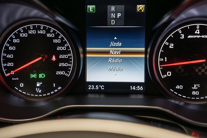 Mercedes-Benz Třídy C C43 AMG BITURBO 4MATIC 270 kW  - fotka 24 z 55