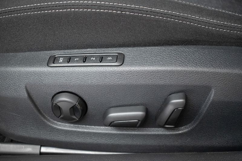 Škoda Superb 2.0 TDI REZERVACE - fotka 14 z 43