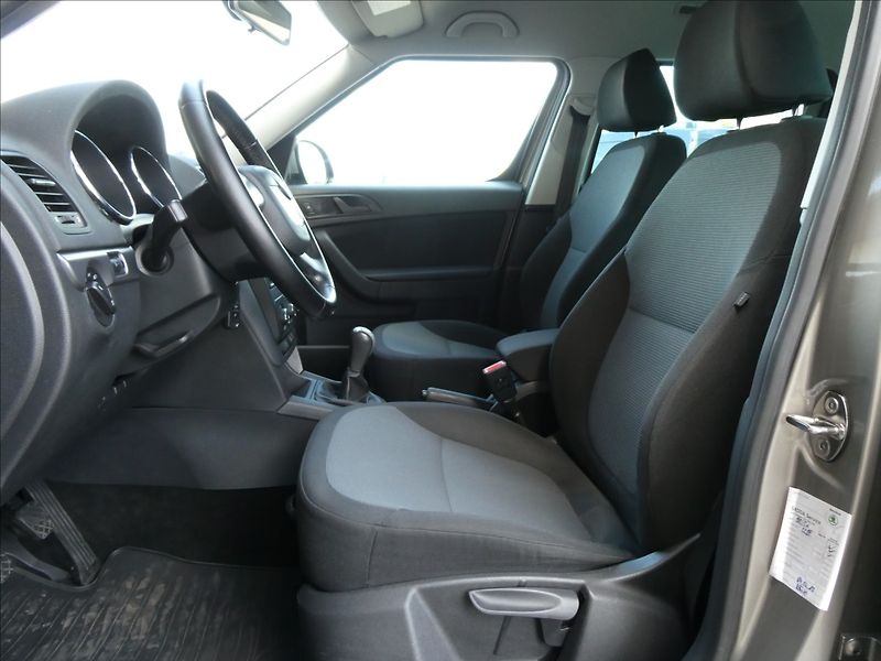Škoda Yeti 2,0 TDi 81kW 4x4,2x kola,závěs - fotka 16 z 42