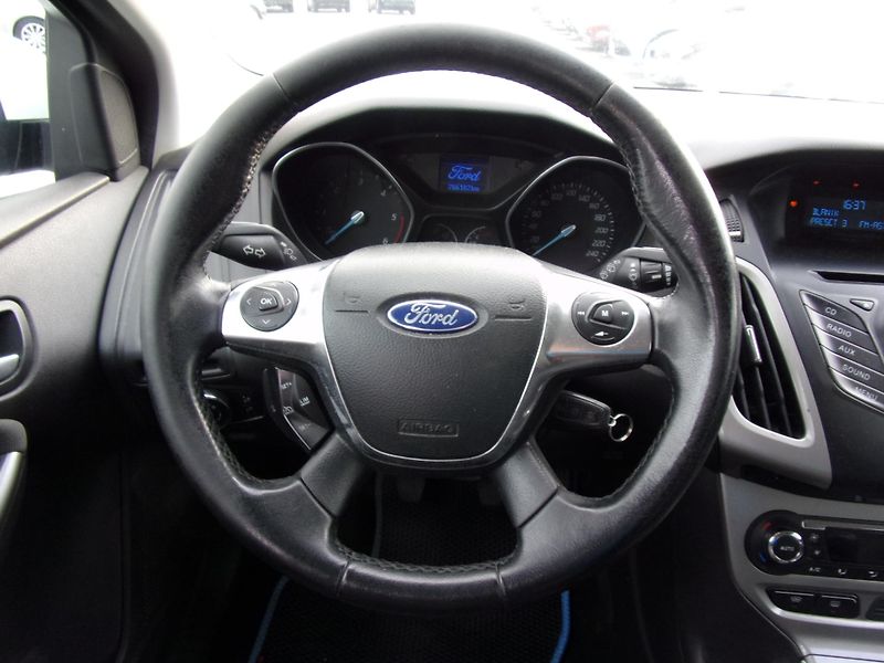Ford Focus (2013) 1.6 TDCi 70kW ČR TAŽNÉ VÝHŘEVY - fotka 13 z 20