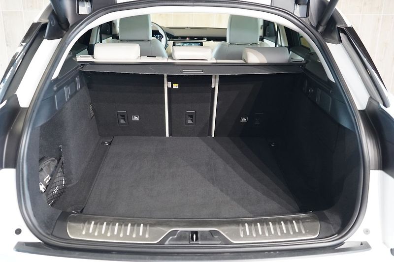 Land Rover Range Rover Velar R-Dynamic HSE, Masáž, Vzduch - fotka 14 z 46