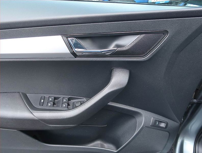 Škoda Karoq (2018) Style 1.6 TDI, Automat, Navi - fotka 19 z 21