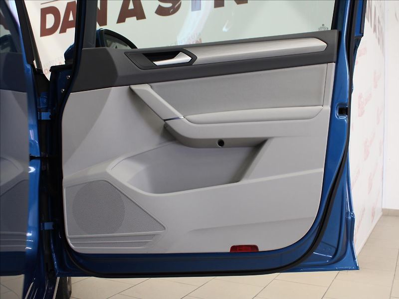 Volkswagen Touran 2,0 TDI 110KW LED 1.majitel - fotka 11 z 30