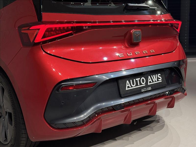 Cupra Born 150kW LED Kamera Tepelko - fotka 12 z 47