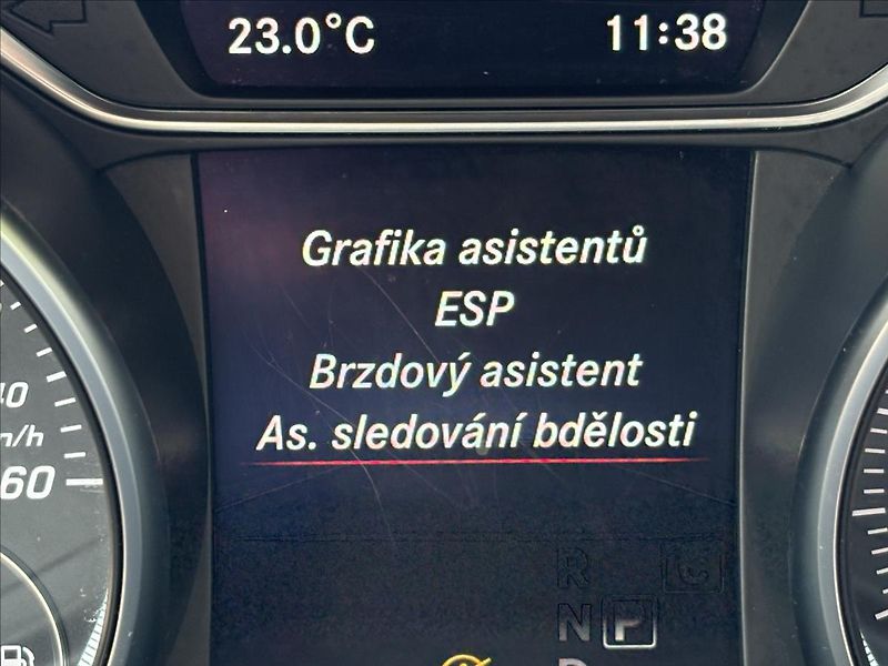 Mercedes-Benz GLA 1,6 180i 90kW AT,Led,Kůže,Navi - fotka 22 z 34