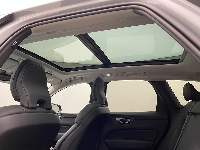 Volvo XC60 T6 AWD PLUG-IN PLUS DARK - fotka 28 z 54