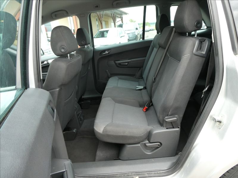 Opel Zafira 1,8 i 16V klima, závěs - fotka 19 z 38