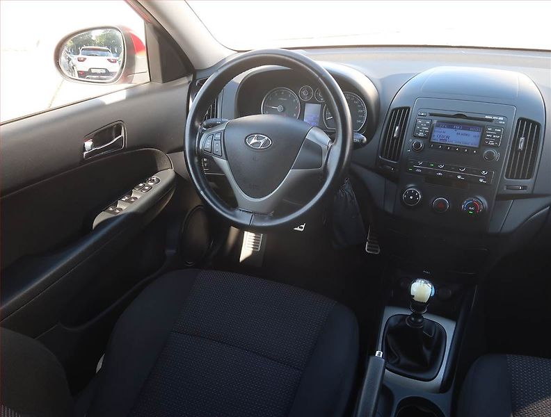 Hyundai i30 (2009) 1.4 CVVT, Serv.kniha - fotka 7 z 17