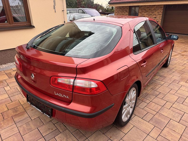 Renault Laguna 1.8i 88Kw Dynamique - fotka 4 z 17