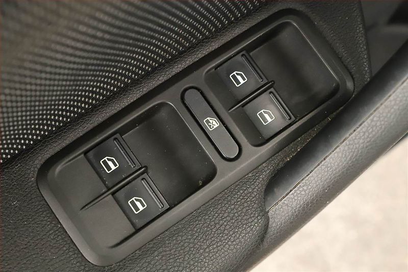 Škoda Yeti (2012) 1.6 TDI, Navi, Tempomat - fotka 9 z 19