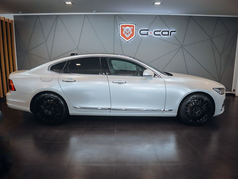 Volvo S90 2.0 D5 AWD Inscription 173kW - fotka 4 z 23