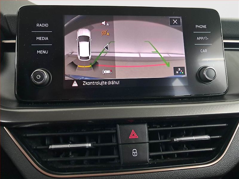 Škoda Scala (2019) 1.6 TDI, Tempomat - fotka 16 z 19
