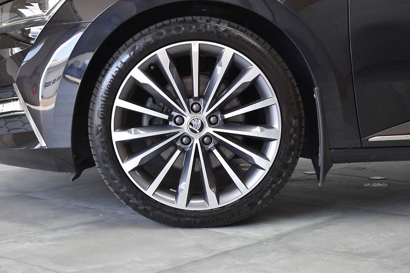 Škoda Superb TDI 147kW 4x4*L&K*WEBASTO*ČR 1 - fotka 42 z 48