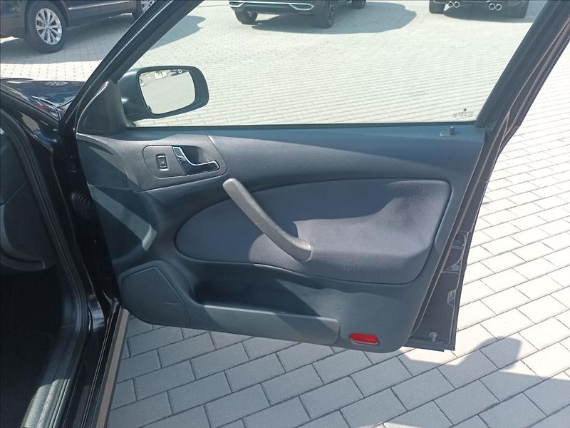 Škoda Octavia 1,6 MPI,75KW,KLIMA,SERVIS,KOLA - fotka 16 z 31