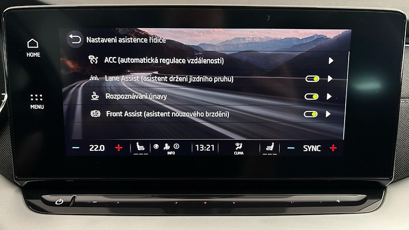 Škoda Octavia 2.0 TDI DSG Style Combi - fotka 23 z 25