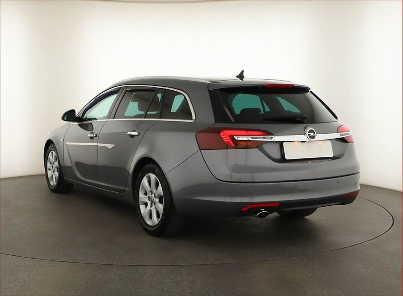 Opel Insignia (2016) 2.0 CDTI, Xenony, Tempomat - fotka 4 z 14