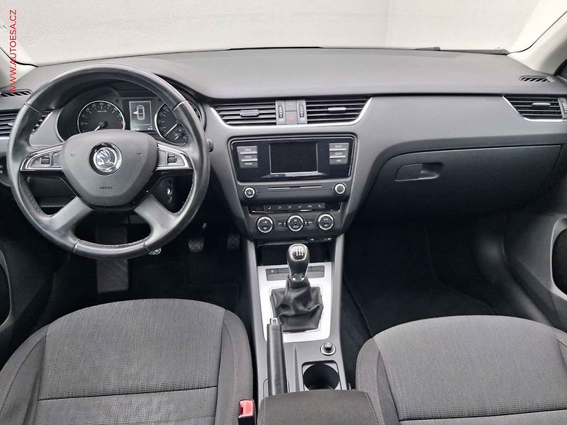 Škoda Octavia (2014) 2.0 TDi, 2.maj,ČR, Style - fotka 8 z 16