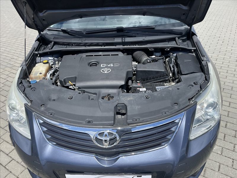 Toyota Avensis 2,0 D-4D 93 kw Klima bez koroz - fotka 20 z 30
