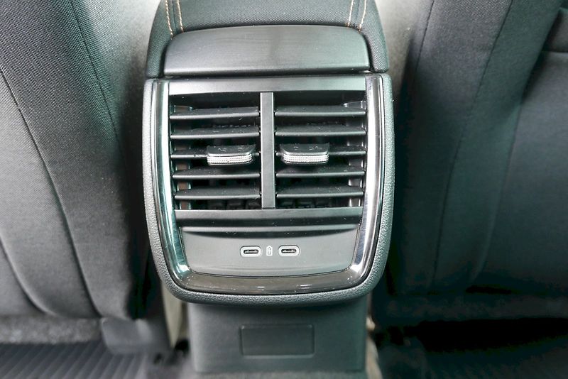 Škoda Kamiq (2025) 1.0 TSI 85 kW DSG 7° TOP Selec - fotka 18 z 27