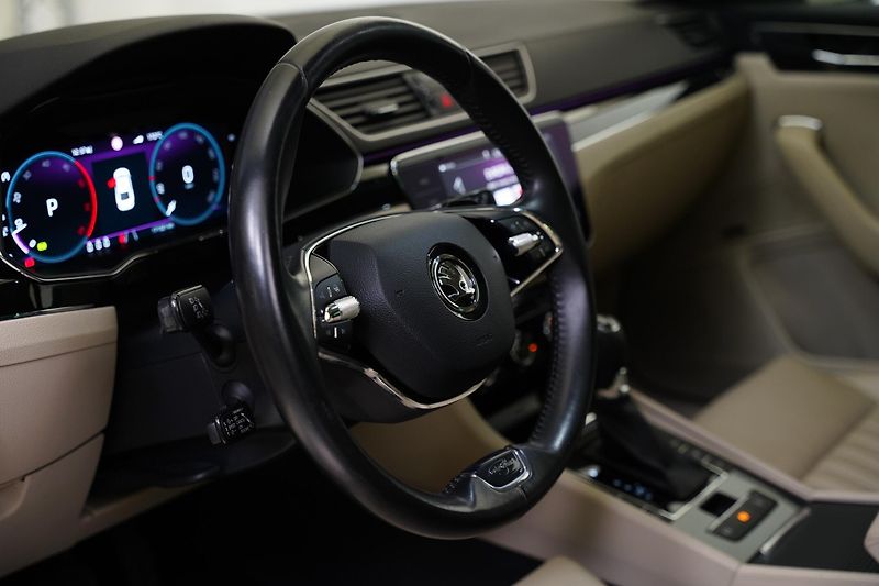 Škoda Superb - fotka 14 z 35