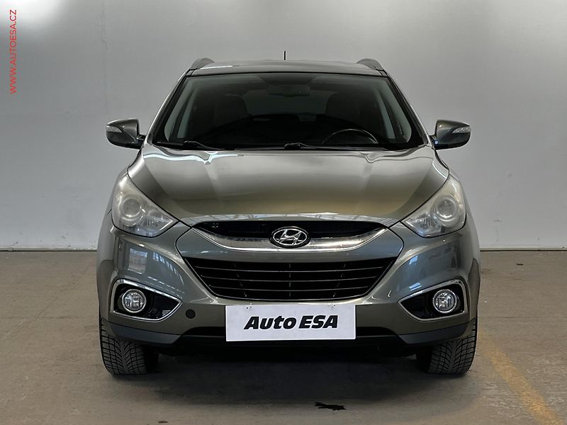 Hyundai ix35 (2011) 2.0CRDi 4x4, ČR, Xenon, AC - fotka 2 z 15