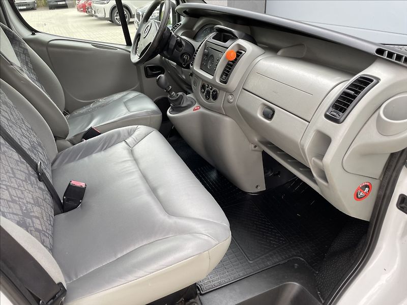 Opel Vivaro 1,9 DCi 74KW 9.MÍST - fotka 15 z 19