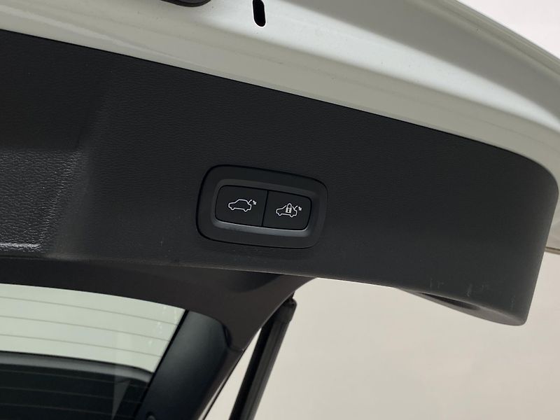 Volvo XC40 PURE ELECTRIC RECHARGE CORE  - fotka 30 z 49