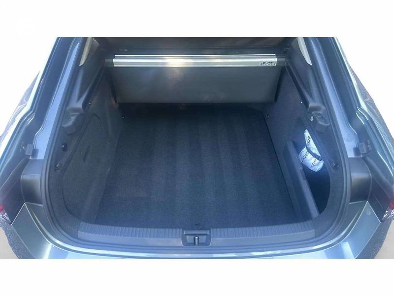 Škoda Superb Liftback Selection  2,0TDI 110 - fotka 24 z 29