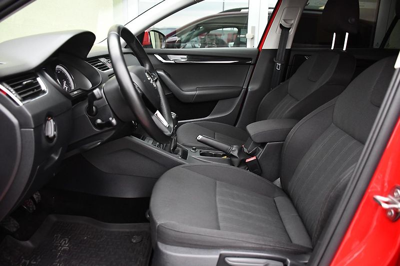 Škoda Octavia 1.6TDi STYLE ACC ČR - fotka 13 z 37