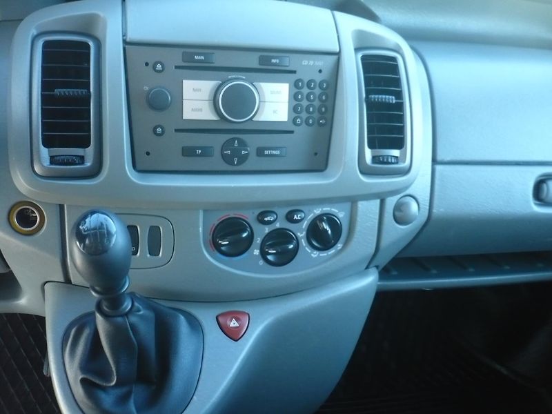 Opel Vivaro 2.5DCI 107Kw Long Klima - fotka 11 z 26