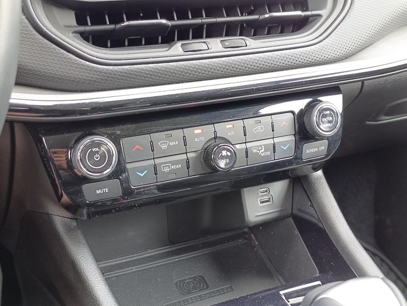 Jeep Compass 1.5 E-HYBRID NIGHT EAGLE ČR - fotka 24 z 31