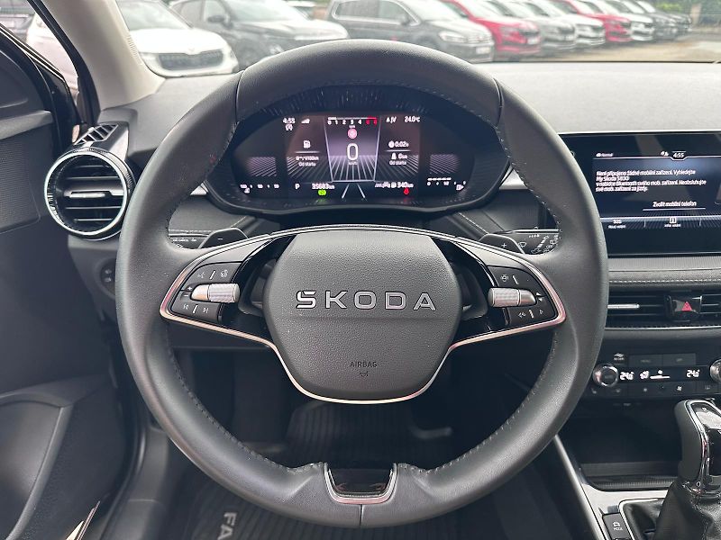 Škoda Fabia 1.0 TSI 85kW DSG Top Selection - fotka 11 z 16