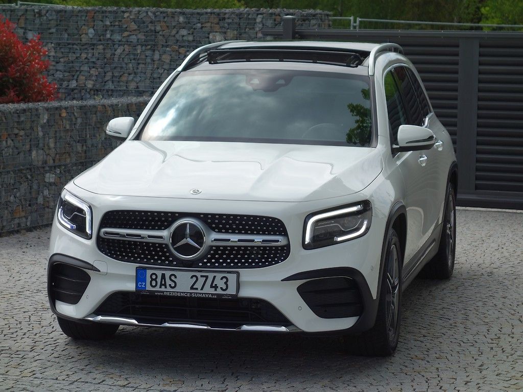 Mercedes-Benz GLB 200d*4M*AMG*PANOR*TOP-VÝB*1M!!