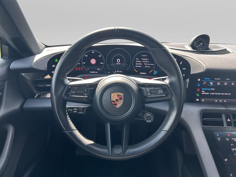 Porsche Taycan 4S - fotka 17 z 30