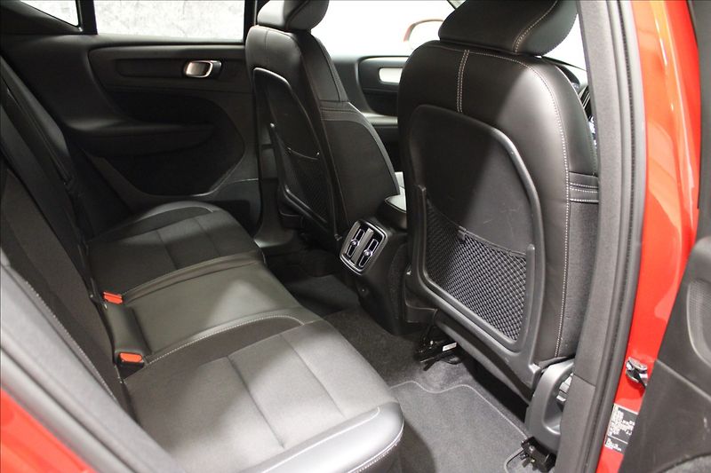 Volvo XC40 2,0 T5 182KW AWD zánovní - fotka 12 z 34