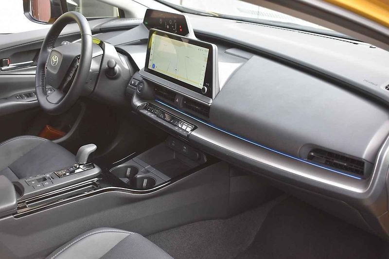 Se žlutým lakem vypadá nová Toyota Prius skoro jako sportovní auto