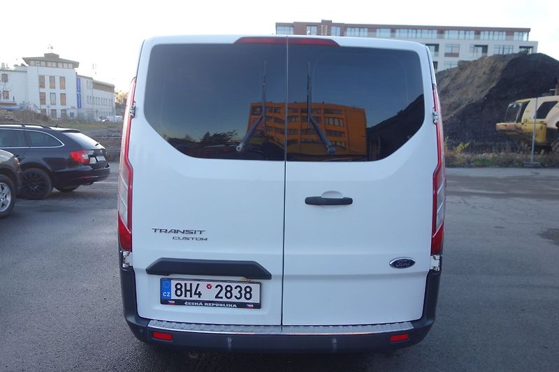 Ford Tourneo Custom 2,2TDCi 8 MÍST TOURNEO - fotka 9 z 33
