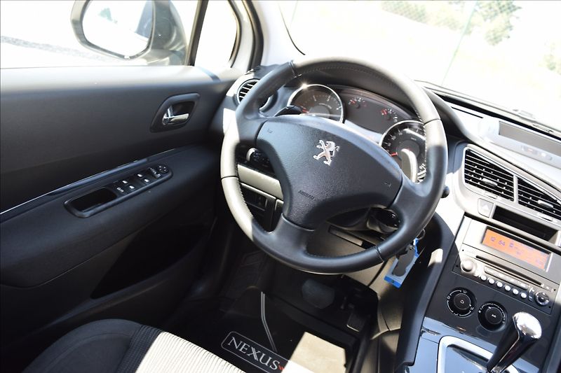 Peugeot 5008 1,6 HDI 84KW AUTOMAT PO SERVIS - fotka 30 z 49