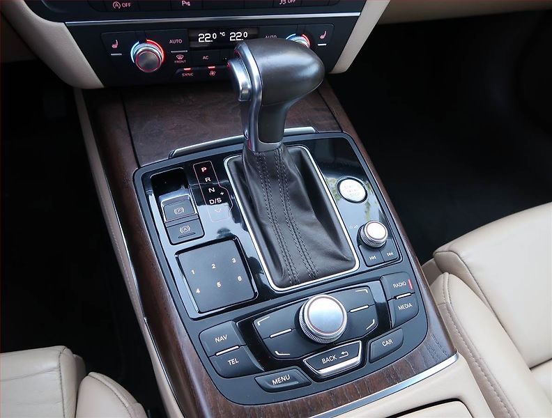 Audi A6 (2012) S line 2.0 TFSI, Automat - fotka 13 z 25
