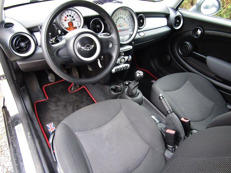 Mini One (2009) 1.4 16v 55kW  NOVÁ SPOJKA - fotka 15 z 33