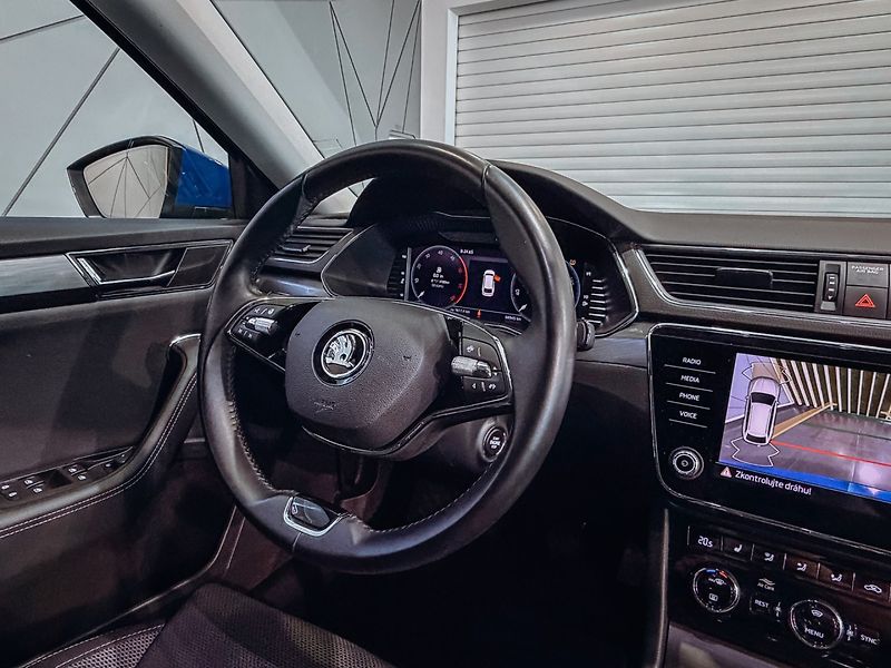 Škoda Superb 2.0 TDI 110kW Style Combi - fotka 22 z 30