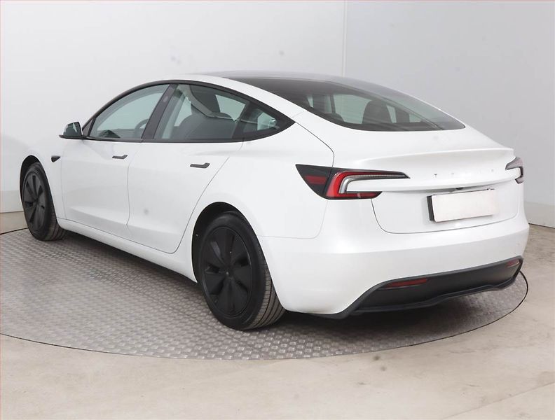 Tesla Model 3 (2023) Standard Range LFP, SoH 94% - fotka 4 z 21