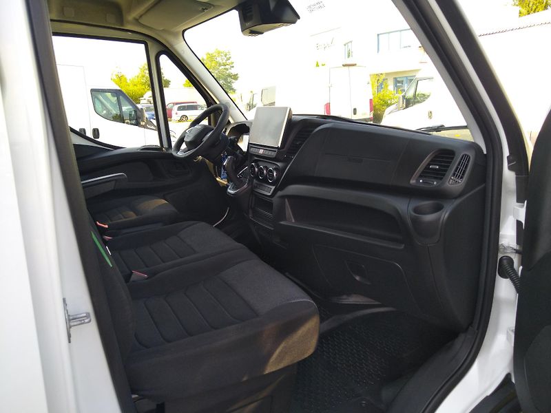 Iveco Daily 35S180 3,0L automat 6 míst - fotka 10 z 11